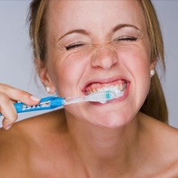 Diş etlerimizi fırçalarken neden kanar?